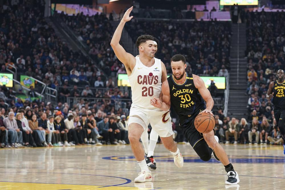 阿莫林:联赛杯输球与阵型无关,上半场我都不知道球队啥阵型