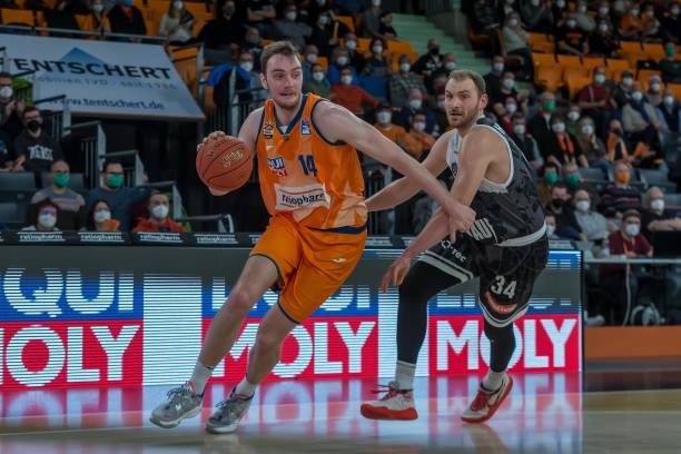 阿莫林:联赛杯输球与阵型无关,上半场我都不知道球队啥阵型